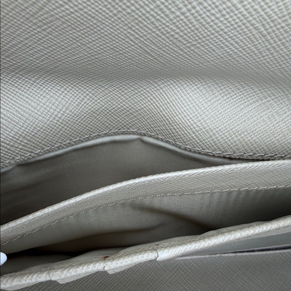 Coach EUC gorgeous, Anne and gold optic wallet, outside back zipper compartment - Picture 8 of 10